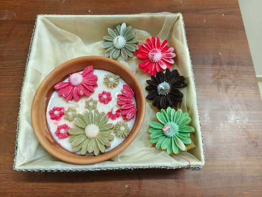 Handmade Daisy Flower Soy Wax Candle Gift Hamper in Decorative Box