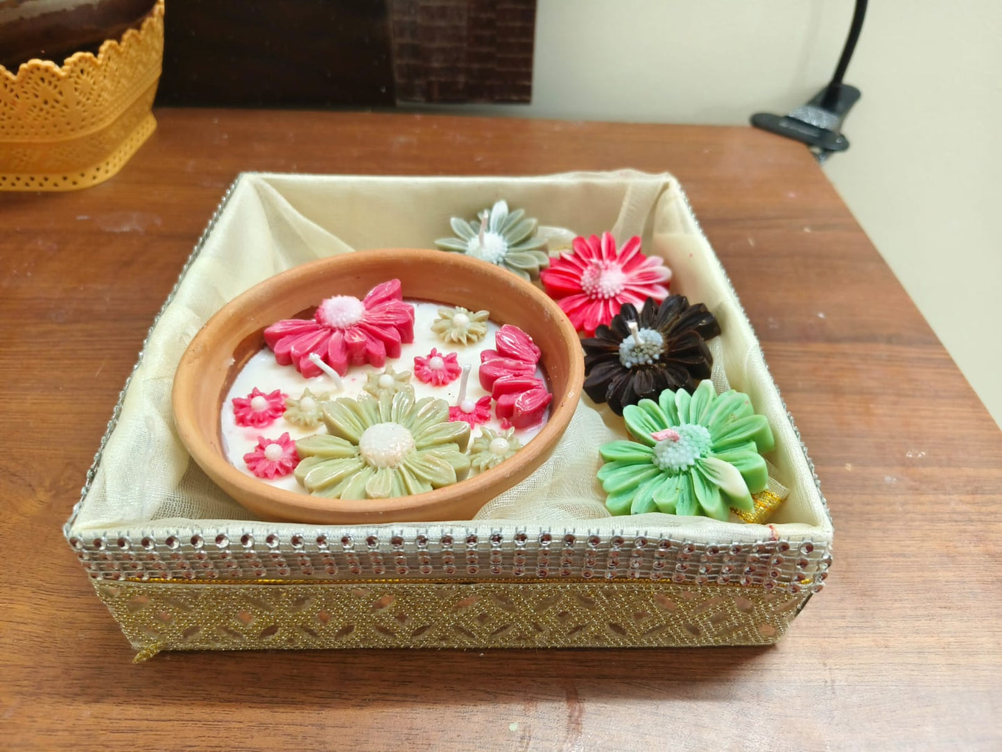 Handmade Daisy Flower Soy Wax Candle Gift Hamper - The Ved Aura