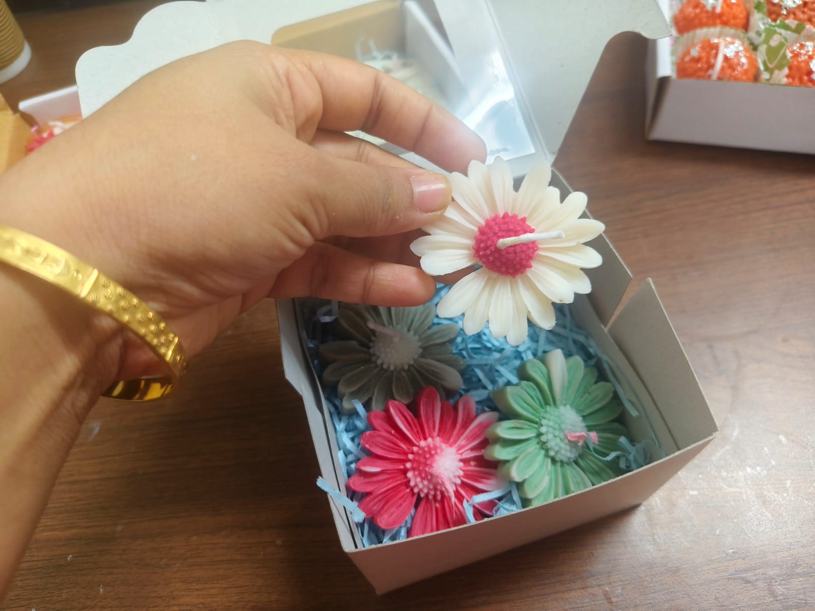 Decorative Daisy Flower Soy Wax Candles for Diwali and Gifting