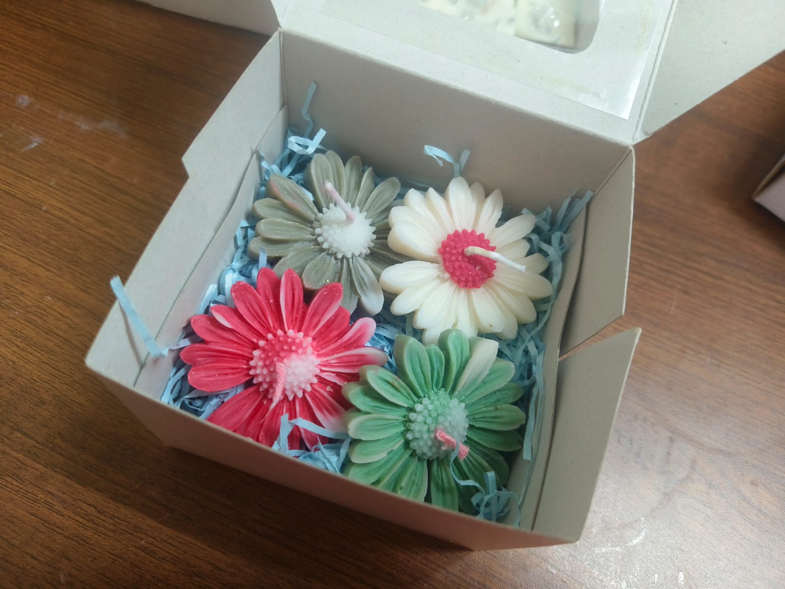 Decorative Daisy Flower Soy Wax Candles for Diwali and Gifting