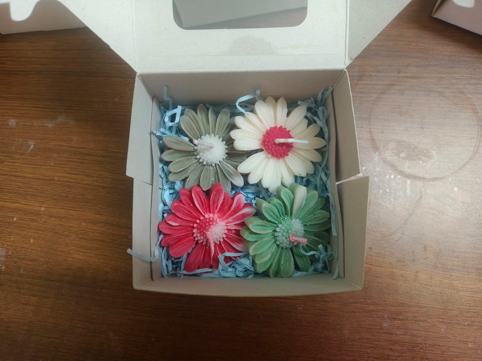 Decorative Daisy Flower Soy Wax Candles for Diwali and Gifting